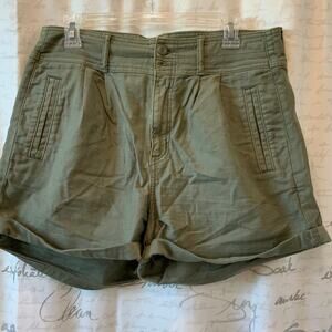 NWT American Eagle High Waisted Army Green Folded Hem Shorts Size 10